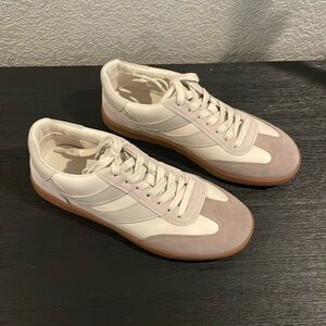 Bought sambas and decided to sell these, never worn. Perfect condition